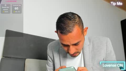 Snapshot of jhonyalzate chatting on May 5, 2:08 am Jhony Alzate online show from May 5, 2:08 am