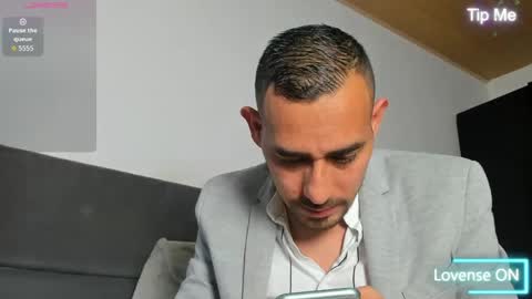 Snapshot of jhonyalzate chatting on May 25, 12:27 am Jhony Alzate online show from May 25, 12:27 am