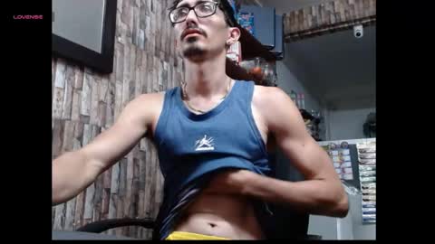 jhosuamoore2 online show from May 31, 7:04 pm