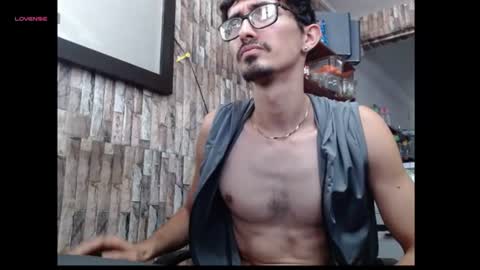 Snapshot of jhosuamoore2 chatting on July 6, 3:03 pm jhosuamoore2 online show from July 6, 3:03 pm