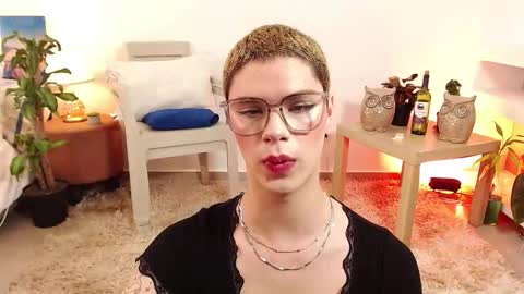 Jhuan Nhez online show from October 22, 9:25 pm