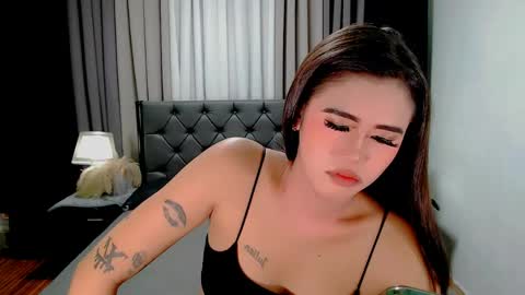 Snapshot of jhuliana_and_charles_room chatting on April 21, 1:53 am jhuliana_and_charles_room online show from April 21, 1:53 am
