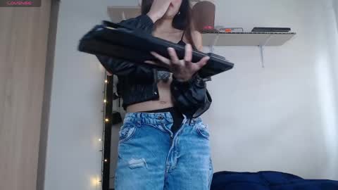 Snapshot of jia_miller02 chatting on May 2, 7:08 pm Emma online show from May 2, 7:08 pm