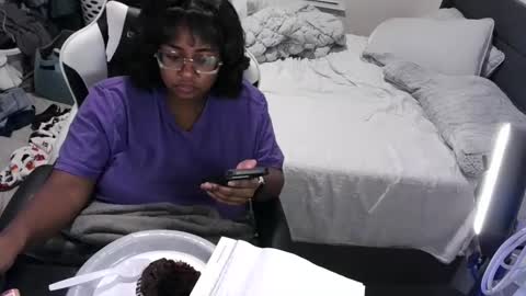 Snapshot of jigglypineapples chatting on September 19, 12:45 am goldenbaby online show from September 19, 12:45 am