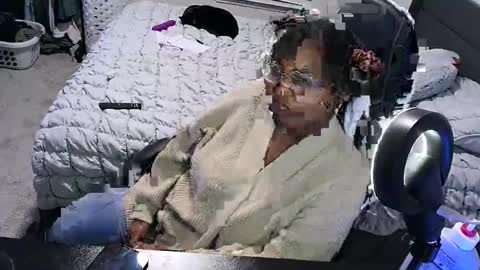 Snapshot of jigglypineapples chatting on October 2, 1:45 am goldenbaby online show from October 2, 1:45 am