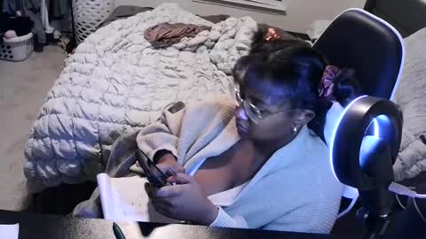 Snapshot of jigglypineapples chatting on October 3, 1:46 am goldenbaby online show from October 3, 1:46 am