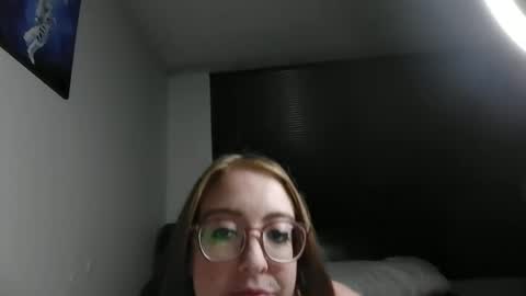 Snapshot of jilliangiselle chatting on May 5, 4:42 am jilliangiselle online show from May 5, 4:42 am