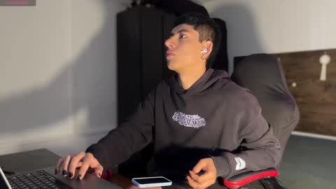 jim_dancer online show from December 28, 3:15 pm