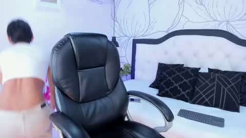 Jim  online show from February 4, 7:42 pm