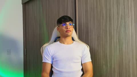 Jimmy Leeh online show from December 2, 4:40 am