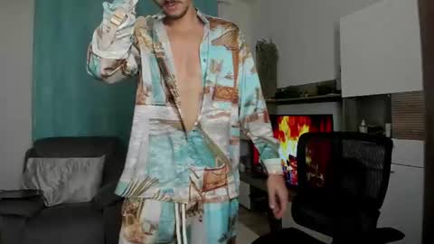Snapshot of jimmys_style chatting on June 9, 8:42 pm AlphaJimmy online show from June 9, 8:42 pm
