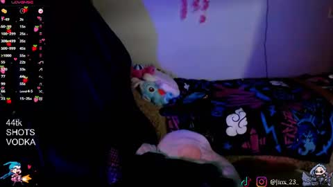 Snapshot of jinx_25 chatting on July 4, 2:40 am Jinx online show from July 4, 2:40 am