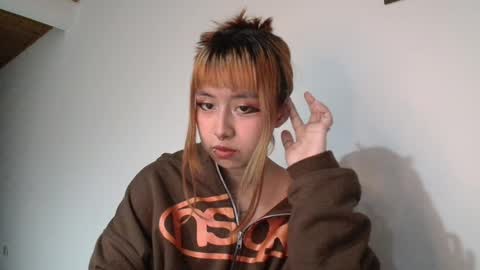 Minaa  online show from December 4, 2:21 am