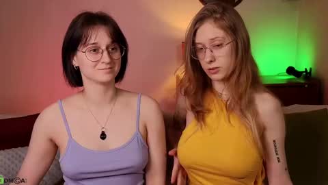 Snapshot of jitoon_exe chatting on February 23, 2:18 am Hey Guys We are Julia ginger Tina brunette online show from February 23, 2:18 am