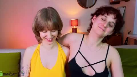 Snapshot of jitoon_exe chatting on November 1, 6:48 am Hey Guys We are Julia ginger Tina brunette online show from November 1, 6:48 am