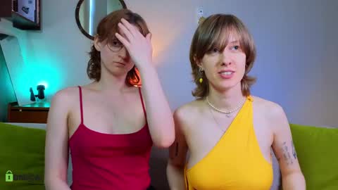 Snapshot of jitoon_exe chatting on April 17, 4:10 pm Hey Guys We are Julia ginger Tina brunette online show from April 17, 4:10 pm