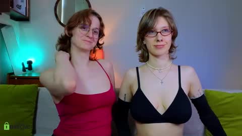 Snapshot of jitoon_exe chatting on April 24, 4:31 pm Hey Guys We are Julia ginger Tina brunette online show from April 24, 4:31 pm