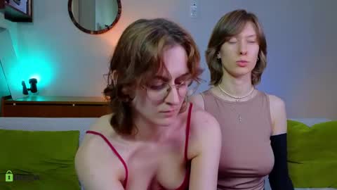 Snapshot of jitoon_exe chatting on April 25, 7:44 pm Hey Guys We are Julia ginger Tina brunette online show from April 25, 7:44 pm