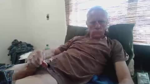 Snapshot of jizzmitten5 chatting on February 26, 7:35 pm jizzmitten5 online show from February 26, 7:35 pm