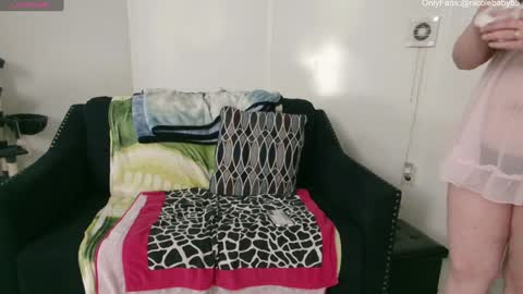 Nicole  Allen online show from December 7, 4:31 am