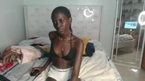 Snapshot of jjojoblackqueen chatting on May 10, 10:09 am JOJO online show from May 10, 10:09 am