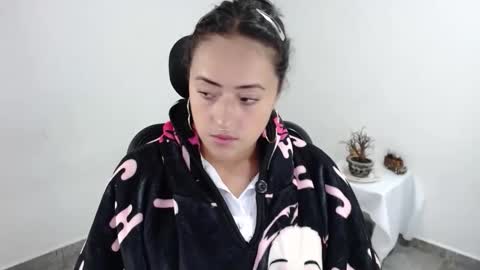 Snapshot of jjulietha95 chatting on May 3, 9:32 pm Julieta online show from May 3, 9:32 pm