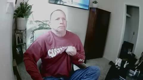 Snapshot of jlouton01 chatting on December 2, 6:21 pm kilroy online show from December 2, 6:21 pm