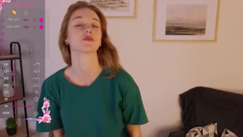 Snapshot of joan_huff chatting on October 16, 10:05 am Mia online show from October 16, 10:05 am