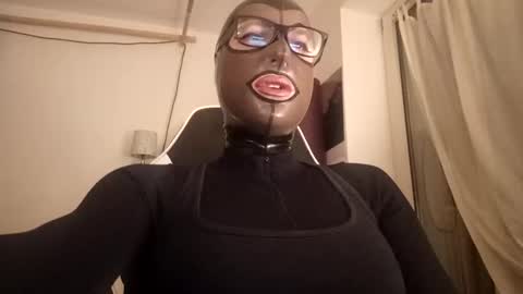 Snapshot of joanesxfree chatting on February 14, 11:20 pm The sweetest toy online show from February 14, 11:20 pm