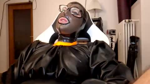 Snapshot of joanesxfree chatting on September 11, 6:08 pm The sweetest toy online show from September 11, 6:08 pm