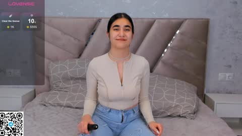 Mia online show from December 19, 1:29 pm