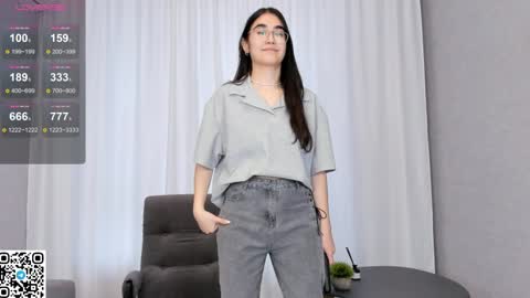 Mia online show from January 4, 12:05 pm