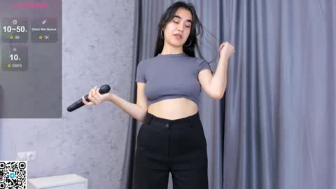 Mia online show from January 10, 6:17 pm