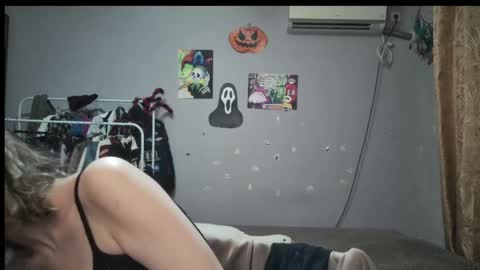 Joannatompson online show from December 13, 7:10 pm