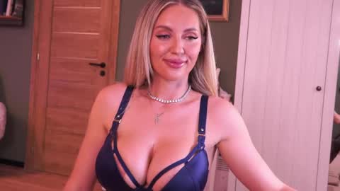 Snapshot of joannee chatting on June 5, 3:18 pm Joanne online show from June 5, 3:18 pm