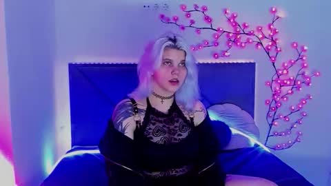 Snapshot of joannlowes chatting on May 14, 9:21 pm Joann online show from May 14, 9:21 pm