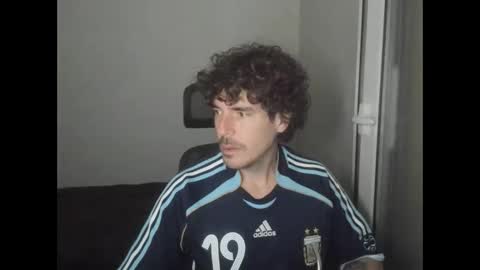 Snapshot of joaquin420_hot chatting on February 12, 5:35 am joaquin420_hot online show from February 12, 5:35 am