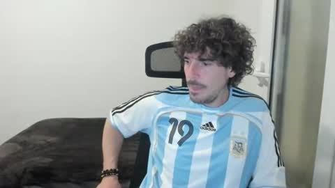 Snapshot of joaquin420_hot chatting on February 21, 10:33 pm joaquin420_hot online show from February 21, 10:33 pm