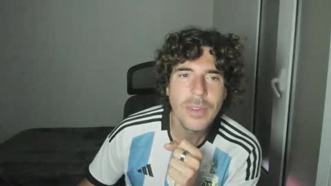 Snapshot of joaquin420_hot chatting on April 18, 5:00 am joaquin420_hot online show from April 18, 5:00 am