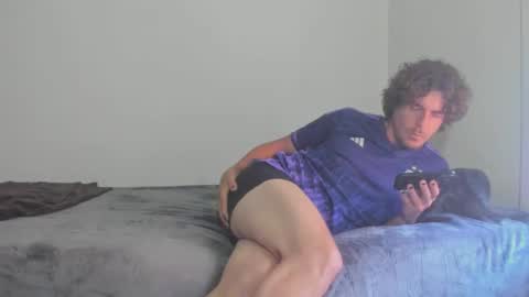 Snapshot of joaquin420_hot chatting on April 20, 4:10 pm joaquin420_hot online show from April 20, 4:10 pm