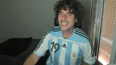 Snapshot of joaquin420_hot chatting on April 24, 6:05 am joaquin420_hot online show from April 24, 6:05 am