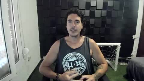 Snapshot of joaquin420_hot chatting on June 24, 8:35 am joaquin420_hot online show from June 24, 8:35 am