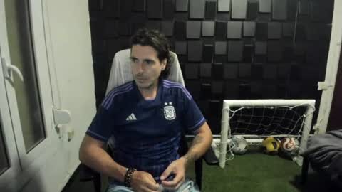 Snapshot of joaquin420_hot chatting on June 28, 6:14 pm joaquin420_hot online show from June 28, 6:14 pm