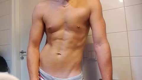 Snapshot of joaquin_h chatting on October 10, 5:39 am Joaquin online show from October 10, 5:39 am