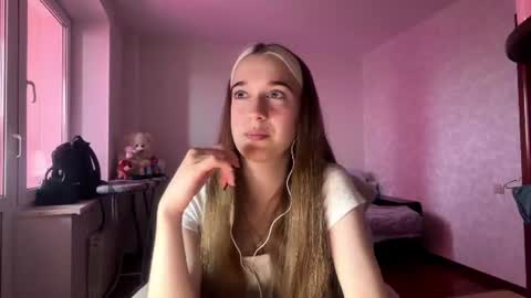 Snapshot of jodeefluty chatting on June 29, 10:15 am Alice online show from June 29, 10:15 am