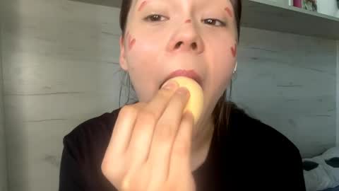 Snapshot of jodeesolarz chatting on April 28, 9:58 am Mila online show from April 28, 9:58 am