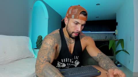 joe_esthetic online show from January 21, 2:43 am