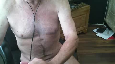 Snapshot of joe_os chatting on May 28, 9:12 pm Joe Os online show from May 28, 9:12 pm