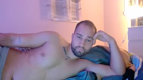 Snapshot of joel044 chatting on November 17, 3:29 pm joel044 online show from November 17, 3:29 pm