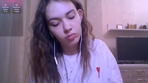 Jennifer online show from March 11, 5:52 pm